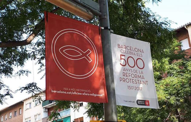 Una de las banderolas que luce en la ciudad de Barcelona. / Samuel Aran, twitter,