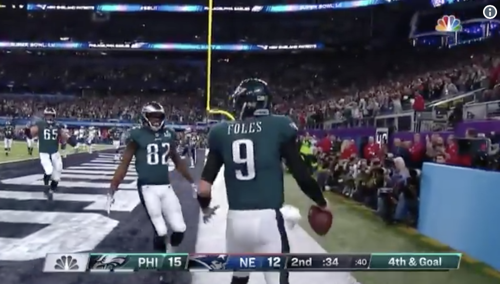 Nick Foles celebra su recepción para logar un Touchdown, en una de las jugadas del partido. / ABC,