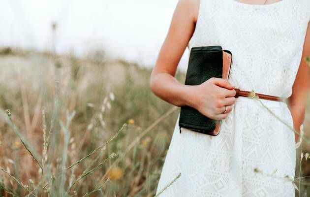 mujer campo, biblia mujer