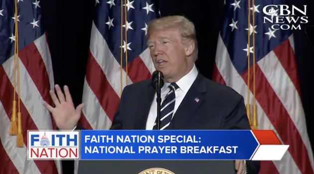 Donald Trump, durante su discurso en el Desayuno de Oración. / CBN News,
