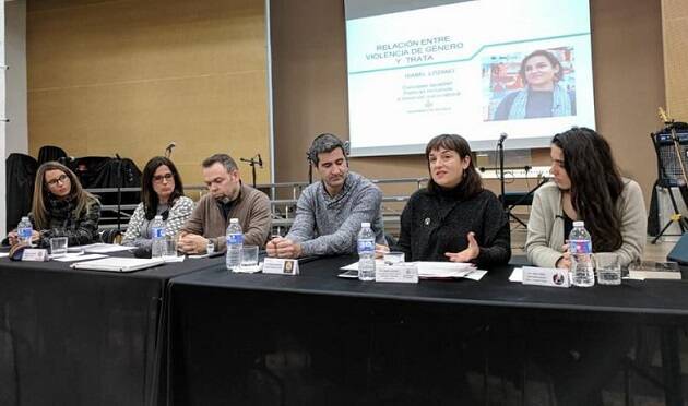 Mesa redonda sobre explotación sexual durante la jornada contra la trata organizada en Valencia. / Red contra la trata Valencia,