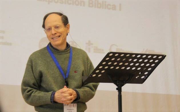 Pablo Martínez, durante una de las exposiciones bíblicas durante el encuentro de los cuatro grupos profesionales, en Gandía (23-25 febrero). / Foto: J. Forster,
