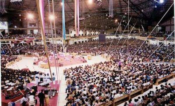 Megaiglesia en Nigeria. / Josidaniel, Wikipedia,
