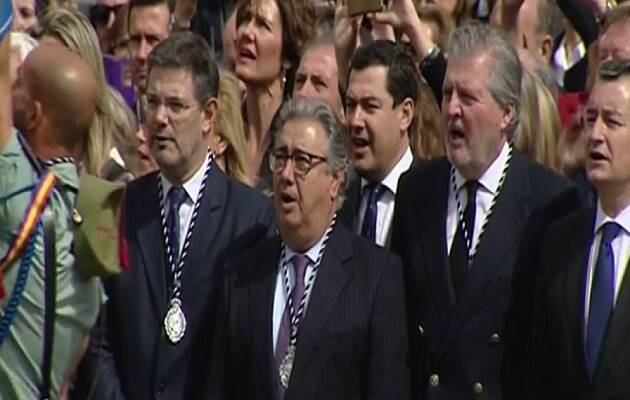 Los ministros de Justicia, Interior y Educación, en la procesión de los legionarios en Málaga. / La Sexta,
