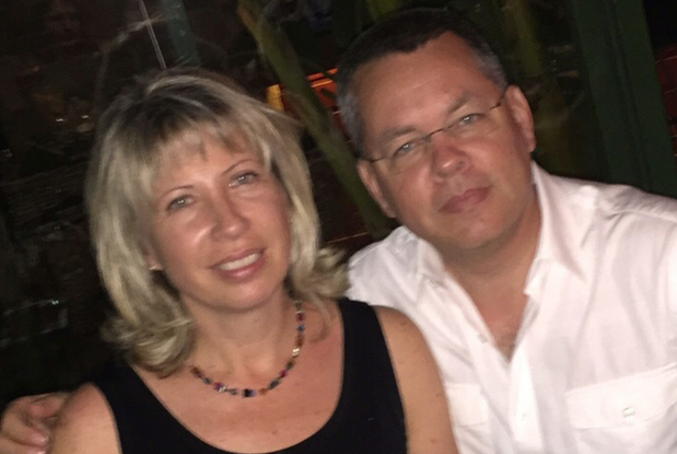 Norine y Andrew Brunson. / Fb Norine Brunson,