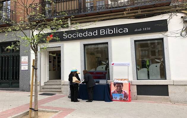 Vista de la fachada de la nueva sede de Sociedad Bíblica de España. / M. Gala,