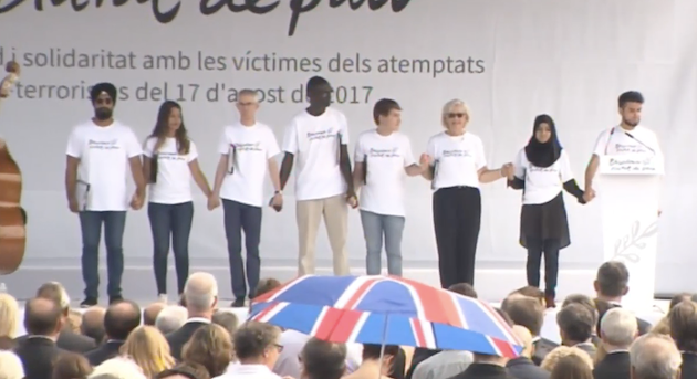 UN momento del acto de homenaje celebrado en Plaza de Cataluña, esta mañana.,