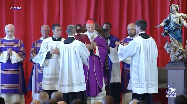 El funeral de Estado fue una misa católica. / Telepace, Catholic Sat (Youtube),
