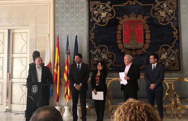 El alcalde Luis Barcala expresó su satisfacción por celebrar este acto conmemorativo. ,