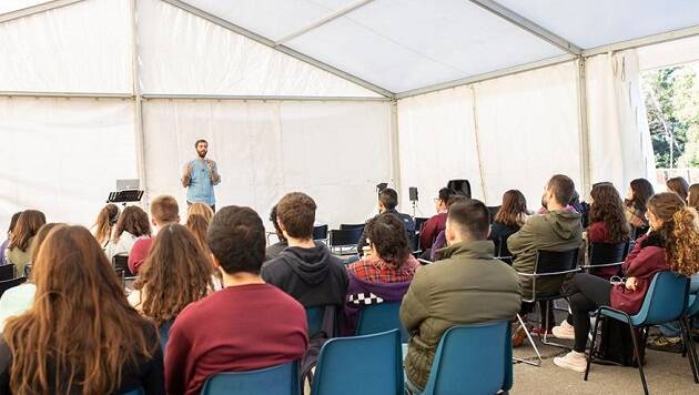 Una de las charlas organizadas por GBU durante las jornadas universitarias Rethink, del 5 al 8 de noviembre en la UAB. / Foto: Fundación RZ,