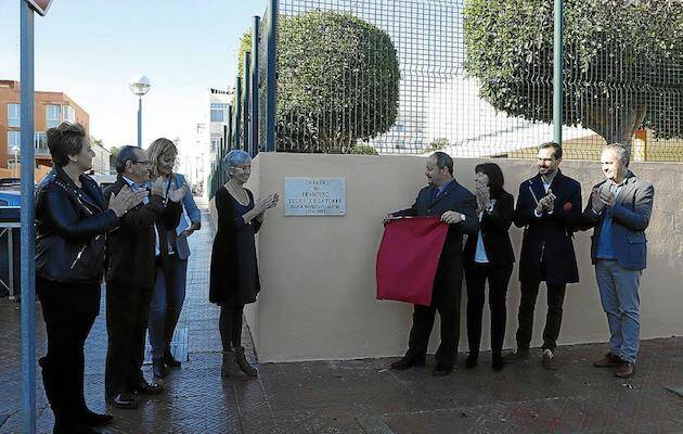 El acto de inauguración de la calle Francesc Tudurí, en Maó. / Javier Coll, Menorca.info,