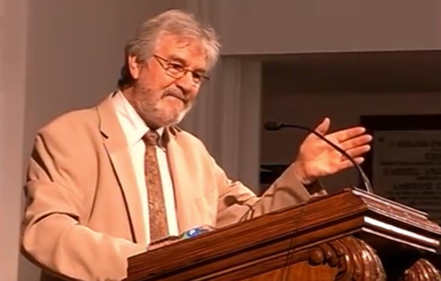 Roberto Velert, predicando en su iglesia en 2017. / Youtube,