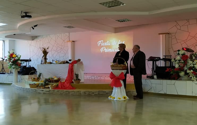 Imagen de la iglesia durante una celebración. / Facebook Vida Real,