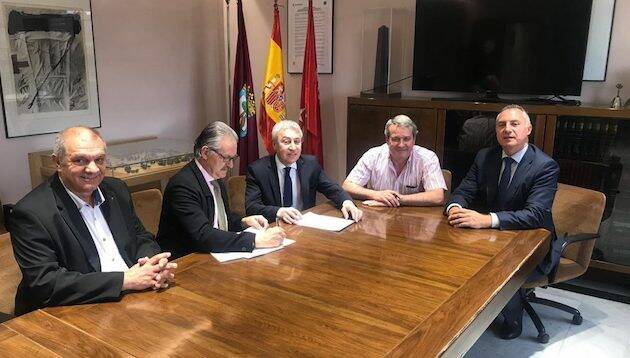 Firma del convenio. / CEM,
