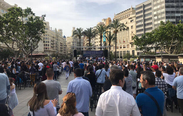 Más de mil personas han celebrado el Día del Pueblo Evangélico en la Plaza del Ayuntamiento de Valencia. / Aryani Girón, AE,
