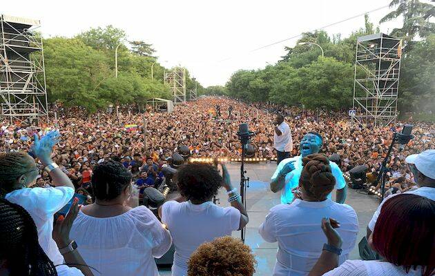 Miles de personas se reúnen en el primer acto de FestiMadrid. / Actualidad evangélica.,
