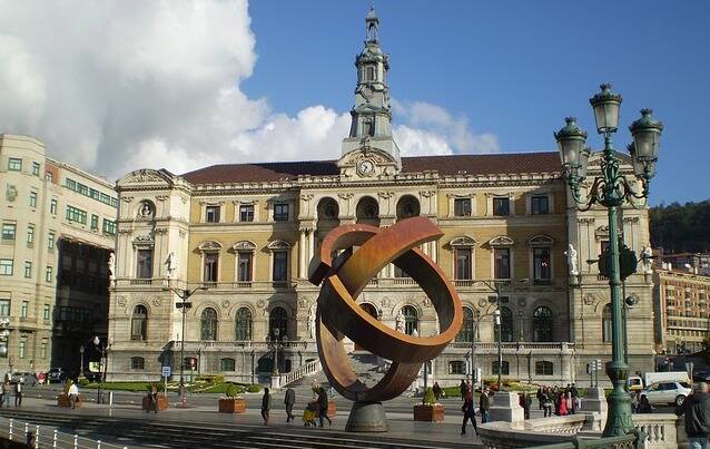 Plaza en Bilbao. / Pixabay,
