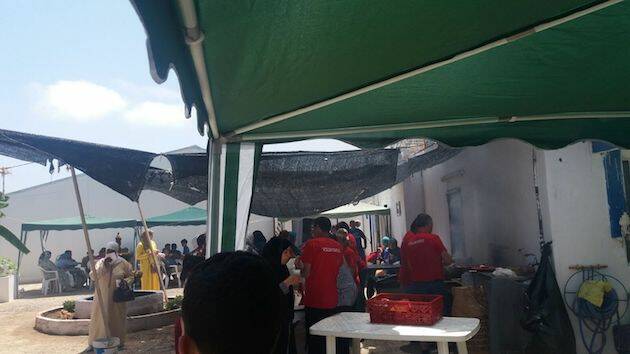 La iglesia ha montado varias carpas para atender a todas las personas que han asistido al encuentro. / Ventana Evangélica,