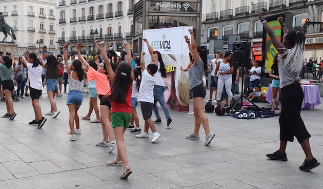 Flashmob en la Puerta del Sol en Madrid. / Aesvida,