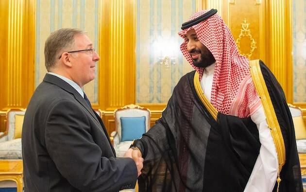 El líder del grupo de evangélicos, Joel Rosenberg, saluda al príncipe heredero. / Saudi Embassy,