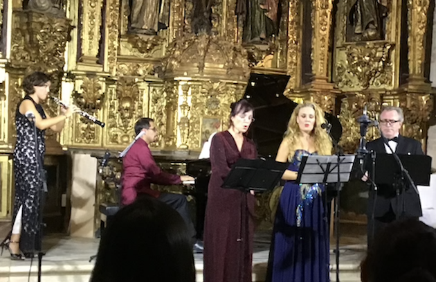 El Ensemble Bohórquez, durante el concierto ofrecido en Santiponce. / X.M. Suárez,