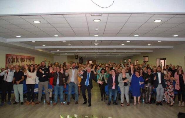 Foto de familia de la Iglesia Buenas Noticias durante el acto de celebración del 30 aniversario. / IBN Lugo,