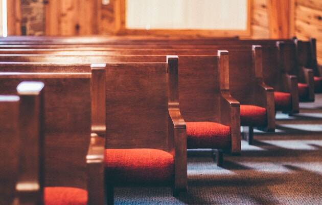 Interior de una iglesia en Lincolnshire. / Andrew Semana, Unsplash CC,