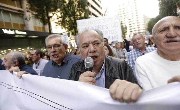 Ángel Zapata, con el micrófono, junto a Enrique Montenegro y Juan José Gil.