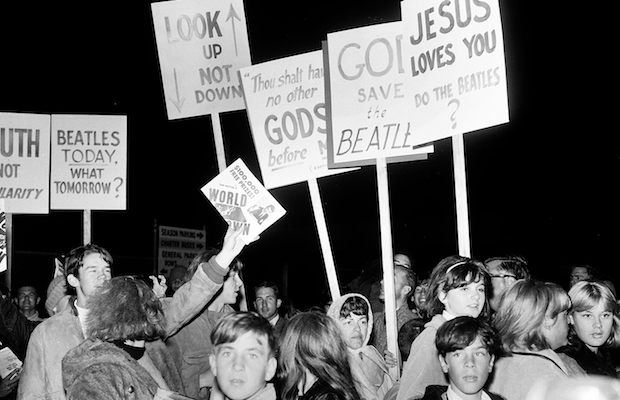 Las palabras de Lennon en 1966 de que los Beatles eran más populares que Jesucristo, fueron escandalosas para los cristianos norteamericanos.