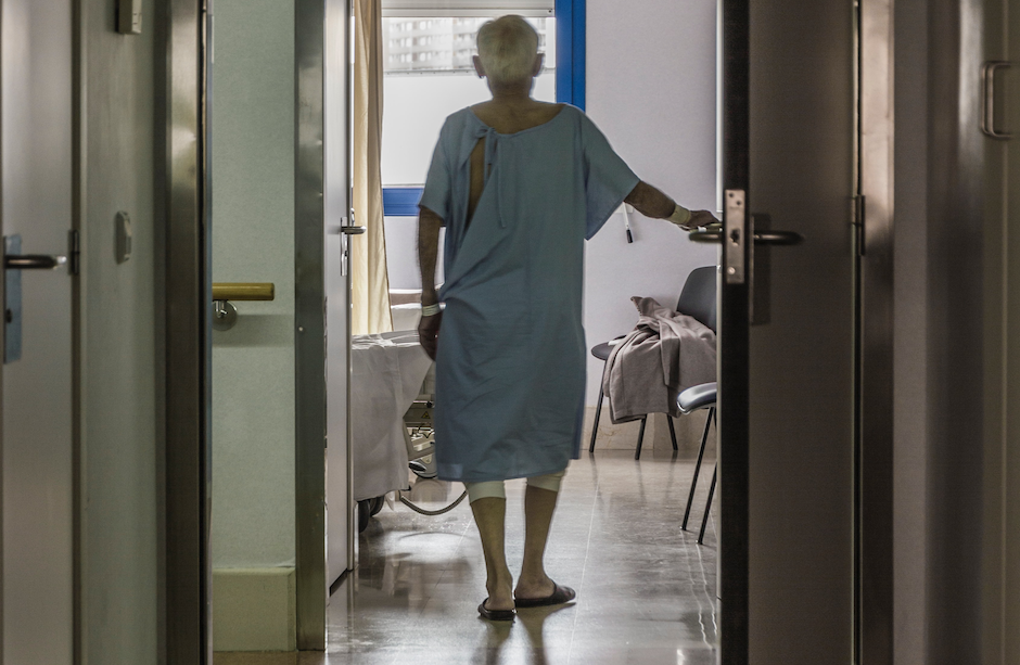 El Comité de Bioética de España recomienda al gobierno desarrollar un sistema de cuidados paliativos. /<a target="_blank" href="https://unsplash.com/@isaacquesada?utm_source=unsplash&utm_medium=referral&utm_content=creditCopyText">Isaac Quesada</a>, Unsplash CC,