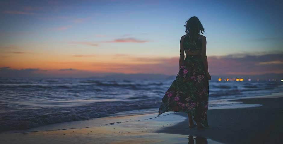 mujer playa, mujer horizonte