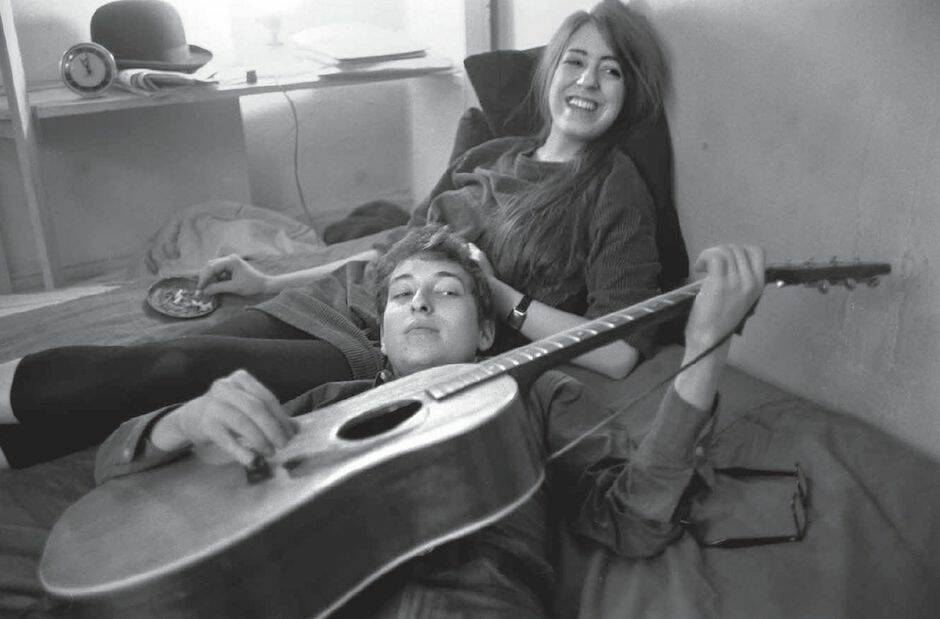 Dylan vivía con Rotolo en dos habitaciones del Village de Nueva York.