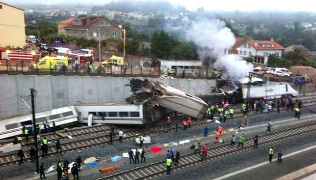 <p>
Primeros momentos de atención sanitaria, bomberos y Fuerzas de Seguridad tras el accidente</p>
,