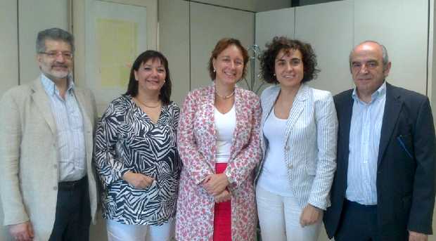 <p>
Asistentes al encuentro en el Ministerio de Sanidad para la entrega de las firmas de la ONG Esclavitud XXI / PP</p>
,