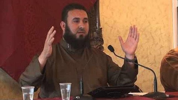 <p>
Malik Ibn Benaisa, en una de sus intervenciones./ Youtube</p>
,