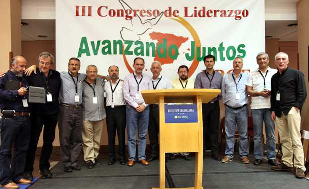 <p>
Parte de los líderes presentes en el encuentro / Actualidad Evangélica, MaGLa</p>
,