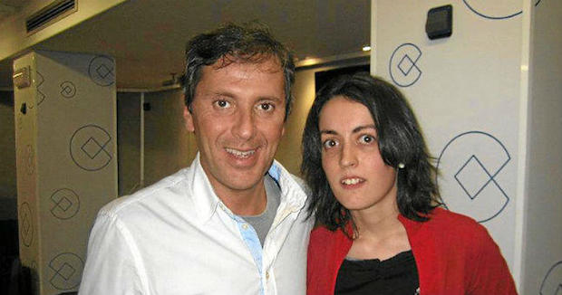 <p>
Lorena solía asistir a las retransmisiones de radio de Paco González.</p>
,