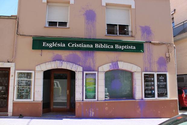 <p>
El edificio de la Església Cristiana Bíblica Baptista, tras el ataque.</p>
,