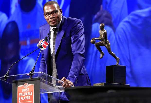 <p>
Durant, durante su discurso tras recibir el trofeo de mejor jugador.</p>
,