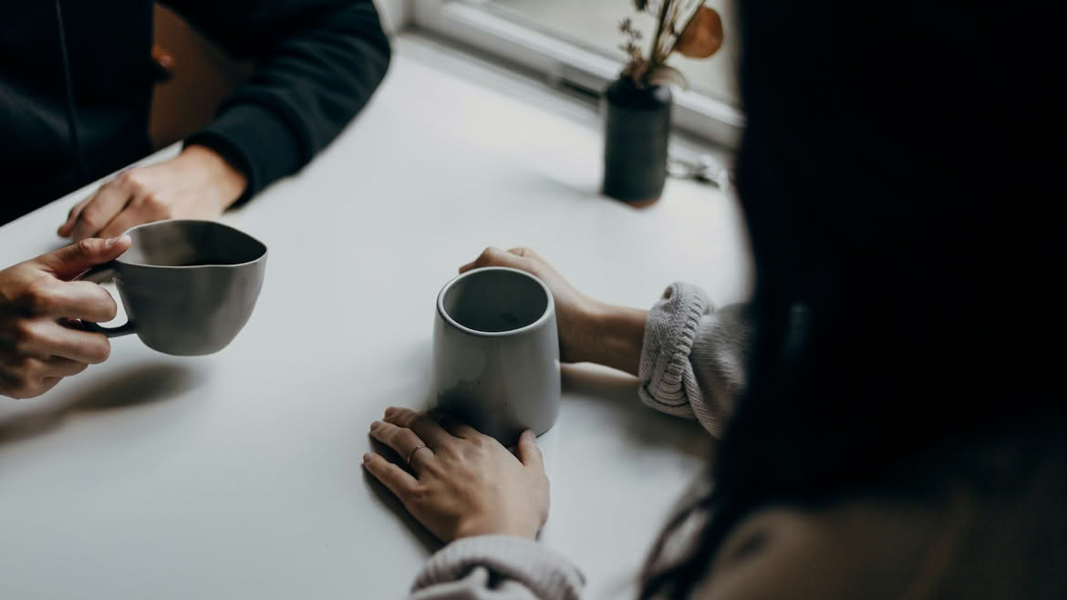 hablando café, charla mesa