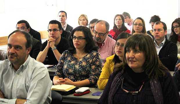 <p>
Algunos de los miembros de "3E"</p>
,